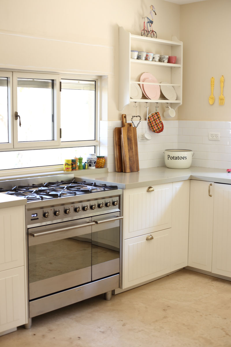 שטחי עבודה רחבי ידיים, תנור וכיריים גדולים