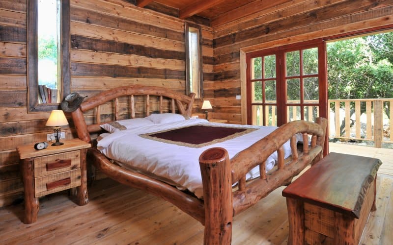 חדר שינה בעיצוב עץ