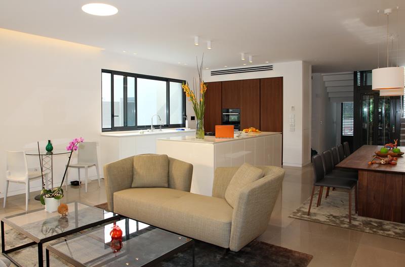 שולחן סלון מזכוכית