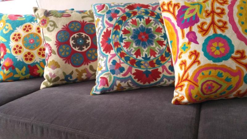 כריות צבעוניות 