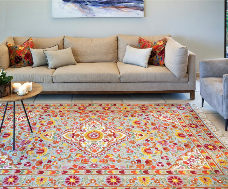 שטיח צבעוני בסלון 