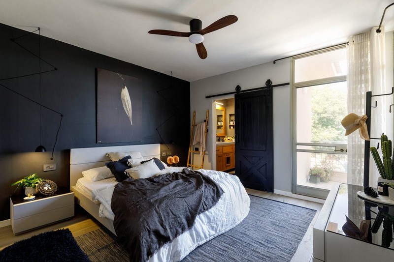 דלת הזהה לשרותים