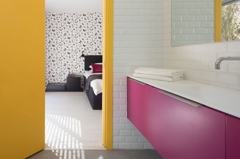 חדר אמבט עם נגיעות ורוד 