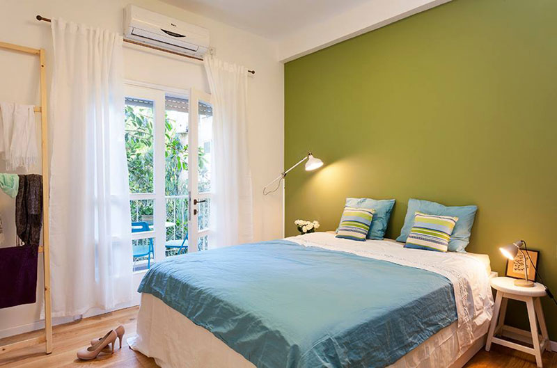 חדר שינה קיר ירוק 