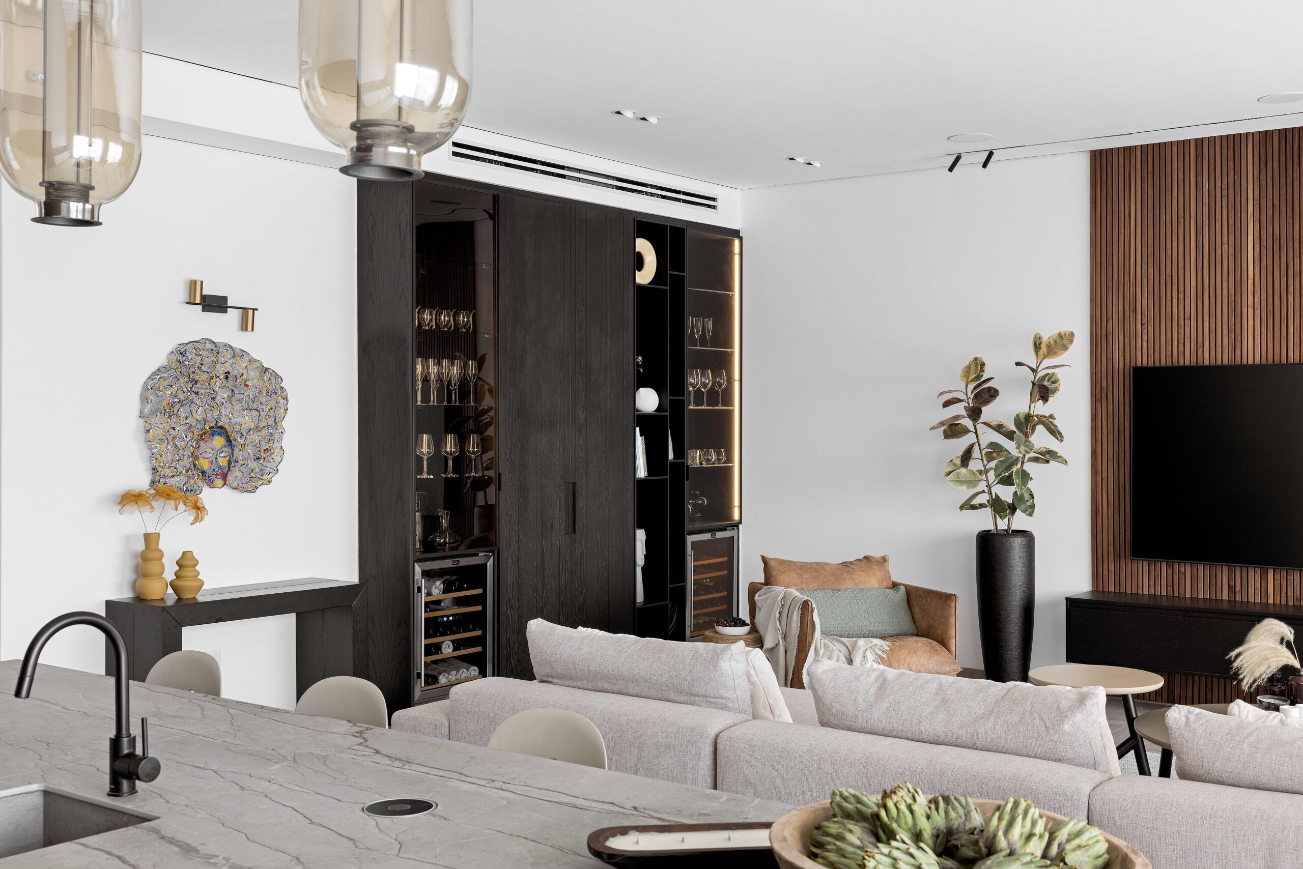 ארון יין בסלון