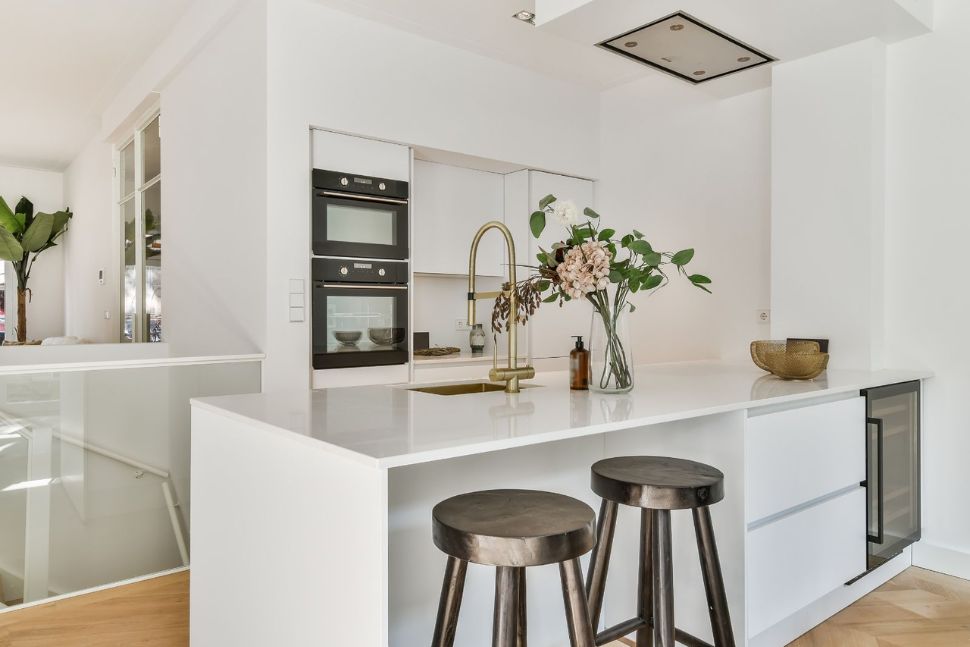 מטבח לבן מעוצב