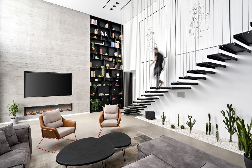 ספרייה על קיר בגובה כפול סלון גובה כפול