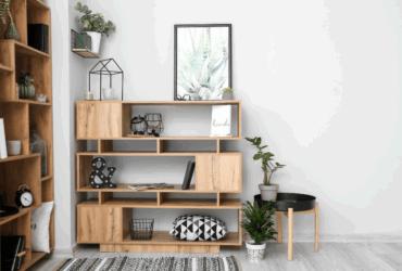 דוחה אבק: סטיילינג בכל החדרים באמצעות מדפים פתוחים