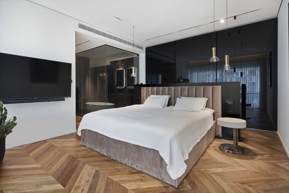 מיטה בחדר השינה