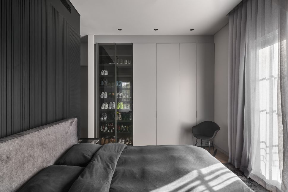 ארון בחדר השינה