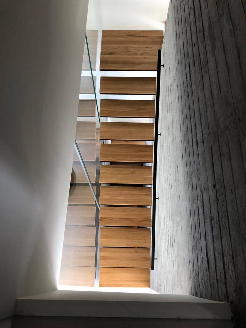 מדרגות מרחפות - מבט על