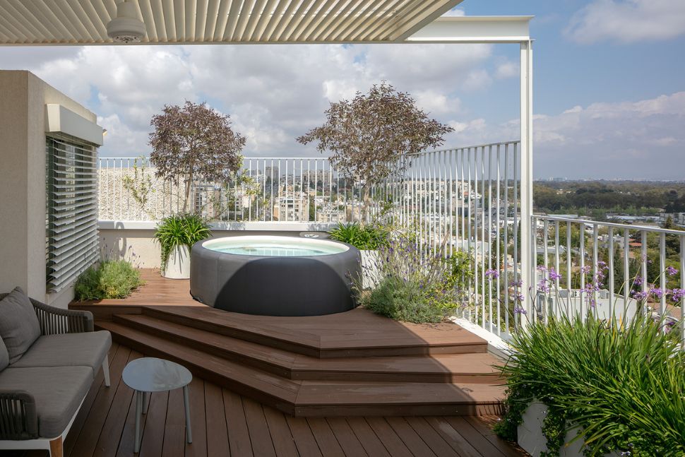 ג'קוזי על מרפסת