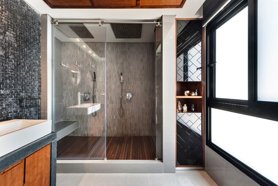 מקלחת גדולה