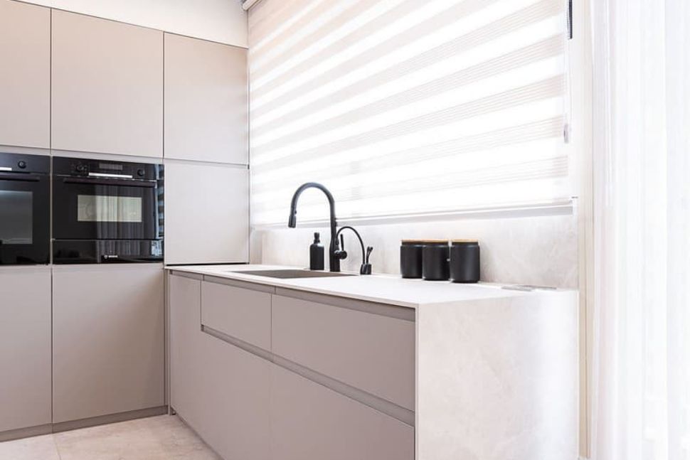 מטבח מודרני בהיר