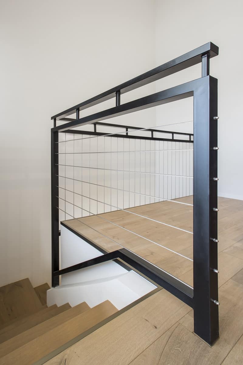 מעקה מדרגות