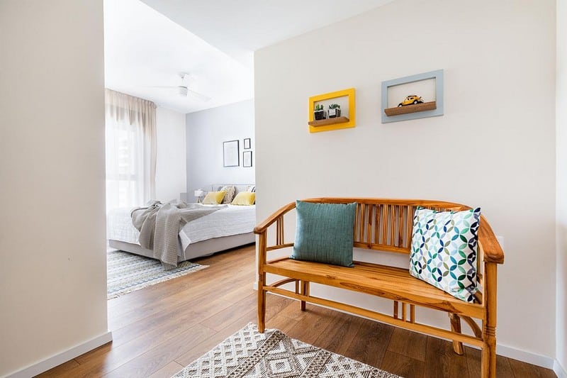 בכניסה לחדר שינה