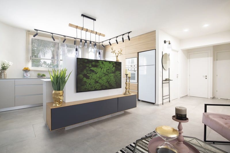 משפחה מורחבת: עיצוב דירה קטנה לזוג צעיר על גג בית ההורים