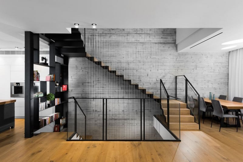 ספריות רבותיי ספריות: הפריט שהפך לאלמנט מפתח בעיצוב הבית ספרייה שעוברת בין קומות