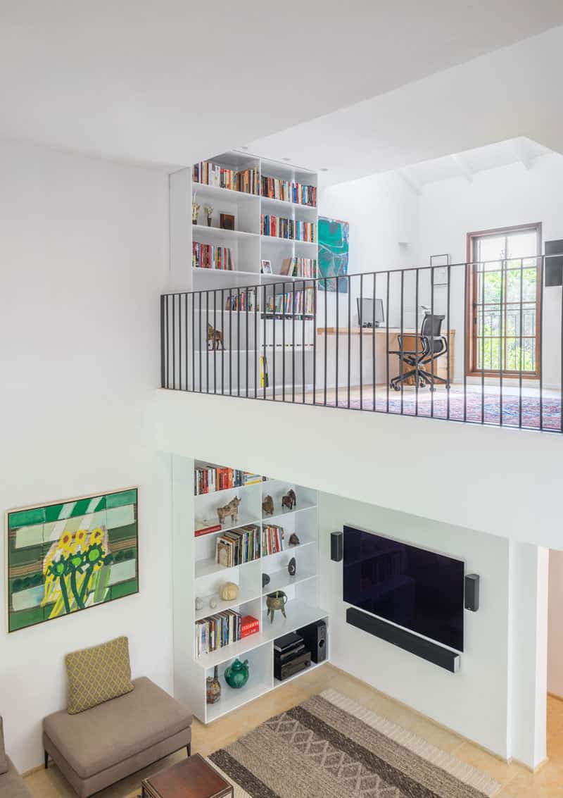 ספריות רבותיי ספריות: הפריט שהפך לאלמנט מפתח בעיצוב הבית ספרייה שעוברת בין קומות