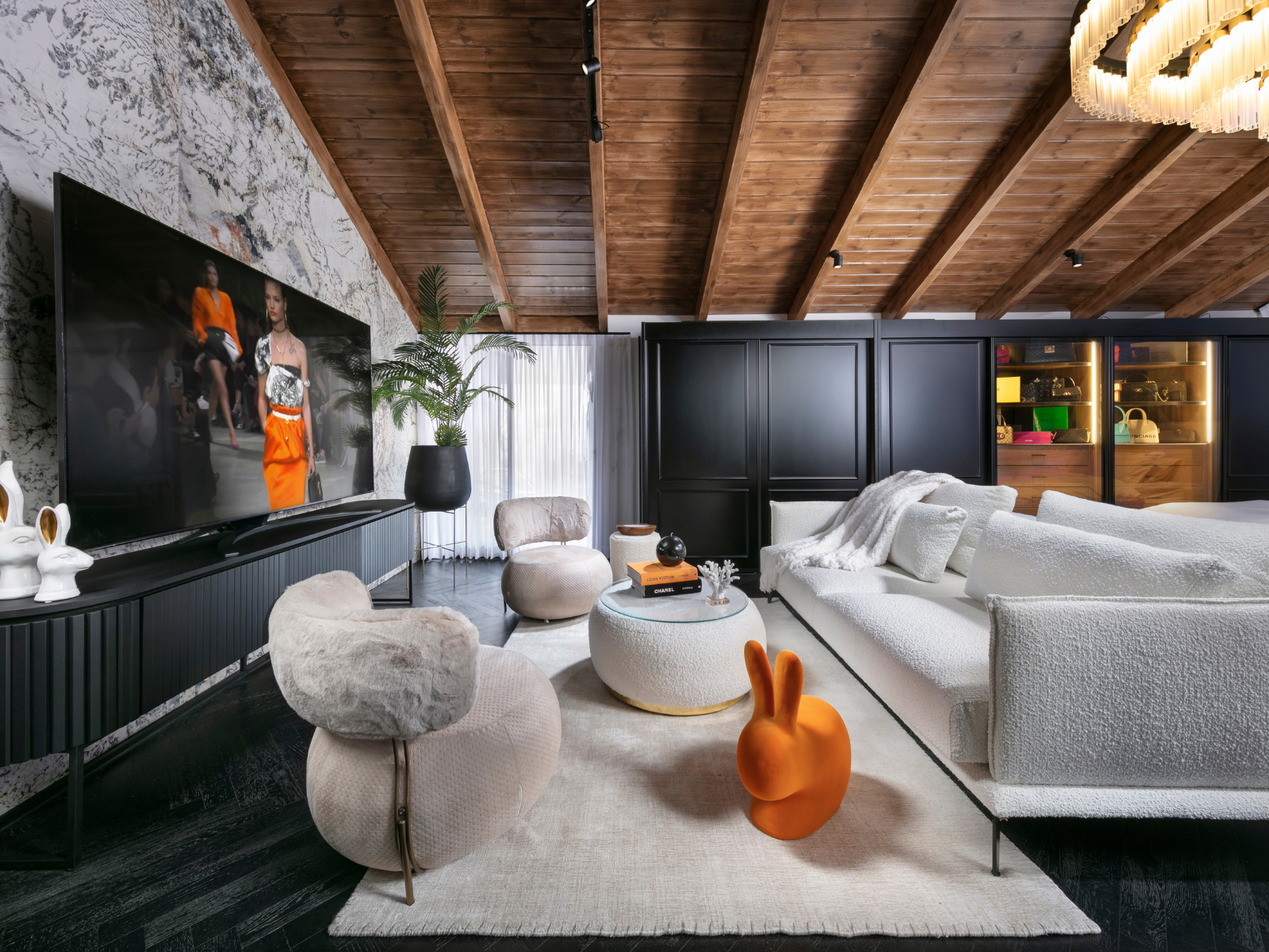 התאמת רהיטים לתקרה הנמוכה