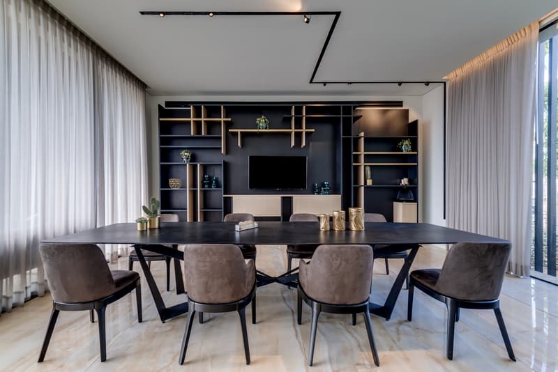 ספריות רבותיי ספריות: הפריט שהפך לאלמנט מפתח בעיצוב הבית ספרייה כקיר טלוויזיה