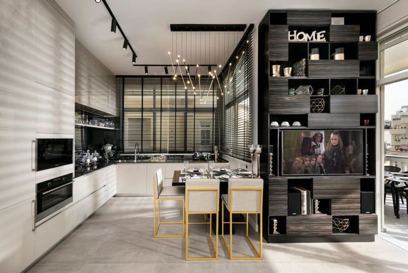 ספריות רבותיי ספריות: הפריט שהפך לאלמנט מפתח בעיצוב הבית ספרייה כקיר טלוויזיה