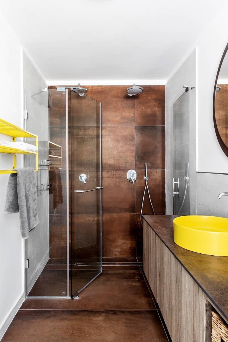 חדר רחצה חלודה