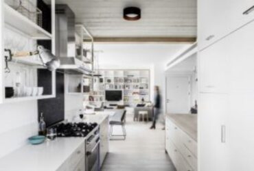 מחושך לאור: עיצוב מחדש הפך את הדירה למוארת, בהירה ורגועה