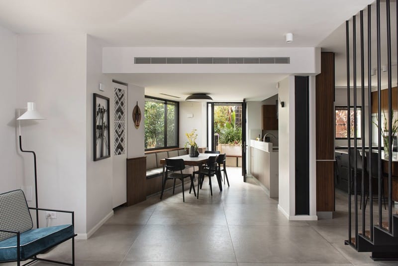 ירושלים של ברזל: בית ירושלמי שבמרכזו מדרגות מעוצבות מברזל