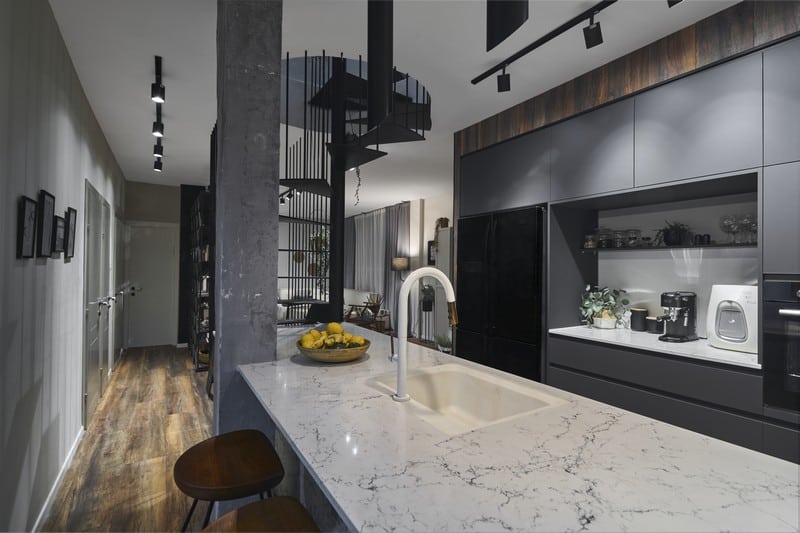 כמו עצם בגרון: כך תחיו עם עמוד שתקוע באמצע החלל