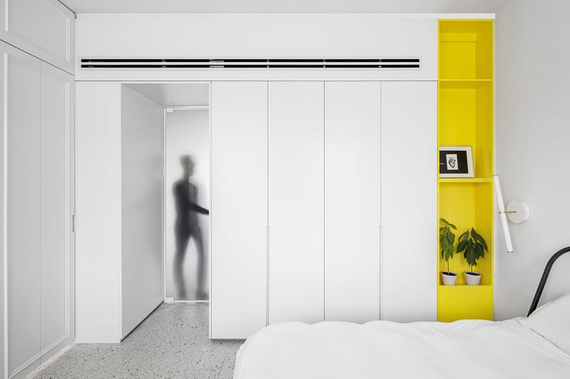 הזמן הוורוד: דירה יפואית בהרמוניה של ורוד ולבן