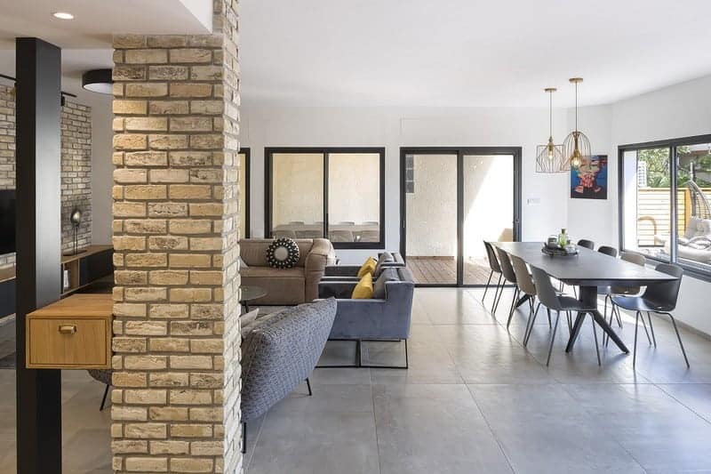 חלל בית כפרי מודרני