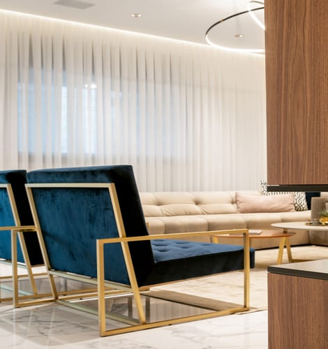 נותן את הטון: קיר עץ שעיצב את כל הדירה