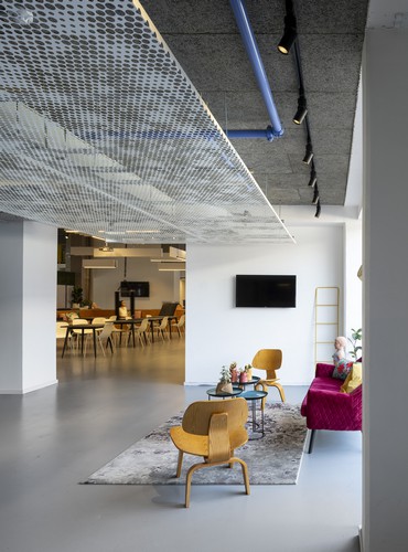 עושה חשק לעבוד: עיצוב משרד במראה תעשייתי