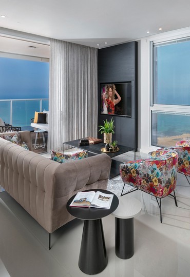 בין הגלים: דירת יוקרה בקו הראשון של הים