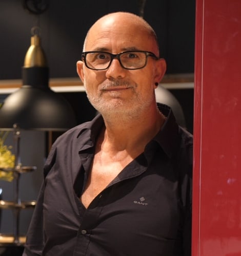 לעצב, לאכול, לאהוב: שיחה עם צביקה חורש