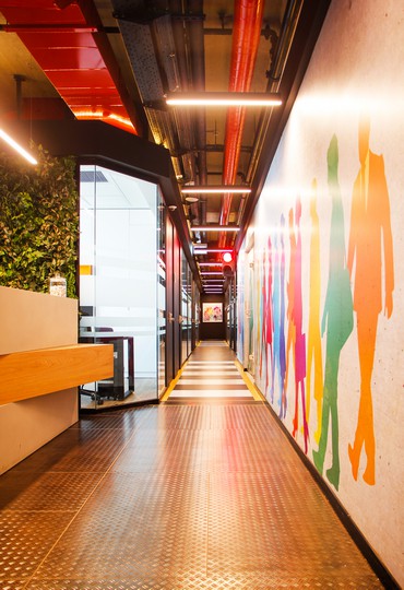 עובדים בכיף: עיצוב משרד צבעוני