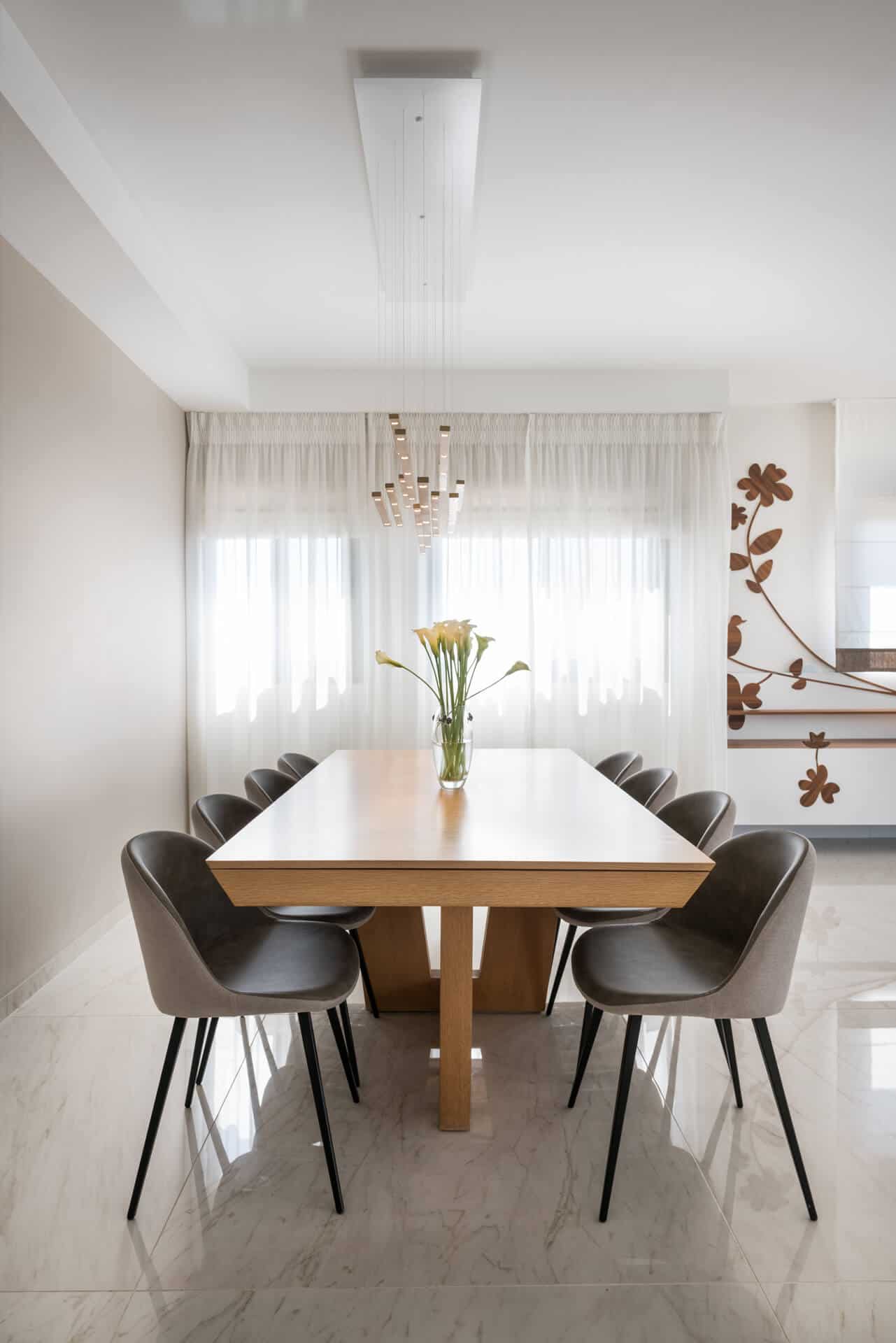 שמה לה פודרה: דירת דופלקס בצבעוניות בהירה