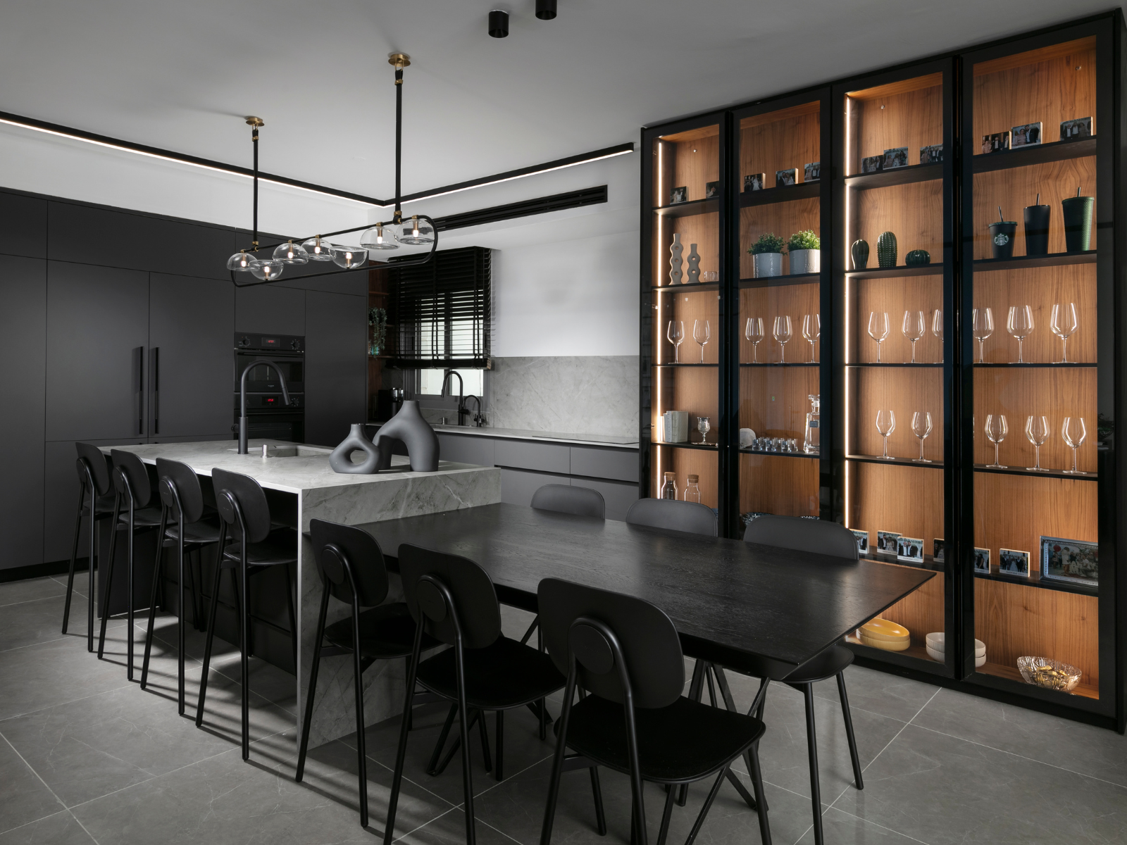 עיצוב מטבח מודרני בצבע שחור