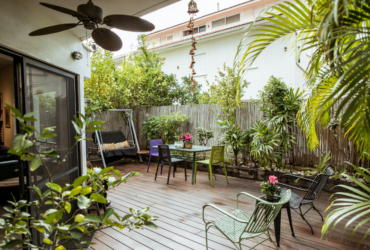 בדרך לפיקניק עוברים במרפסת מעוצבת או בחצר המטופחת