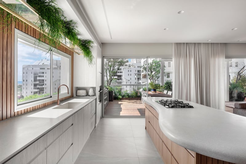 מטבח עם צמחיה