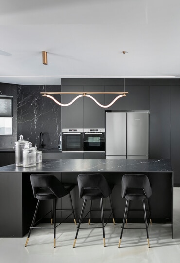 מעבר ליופי: מטבחים מעוצבים ושימושיים