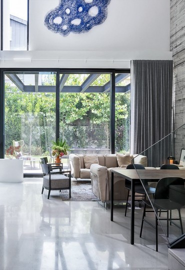 לחשוב מחוץ לתמונה – הכוח בשילוב אמנות בבית