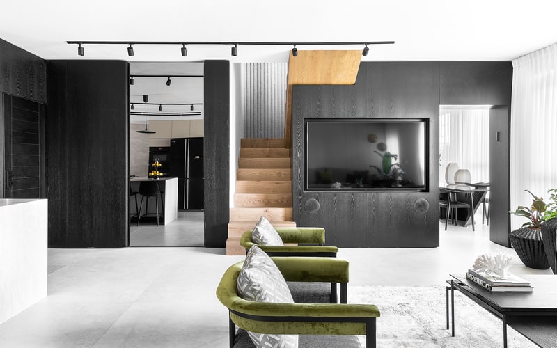 קיר כוח מאחרוי מדרגות