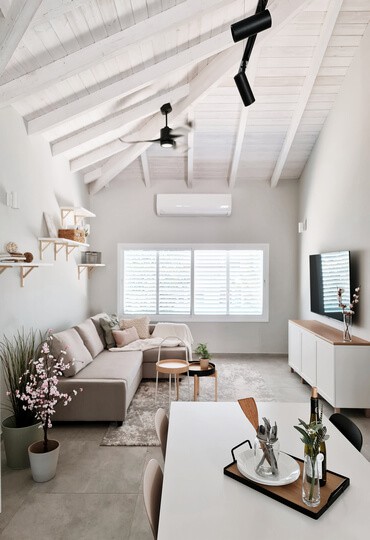 מהרצפה ועד לגג: שיפוץ דירת רכבת ישנה