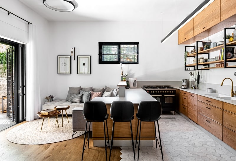 סלון בתוך מטבח