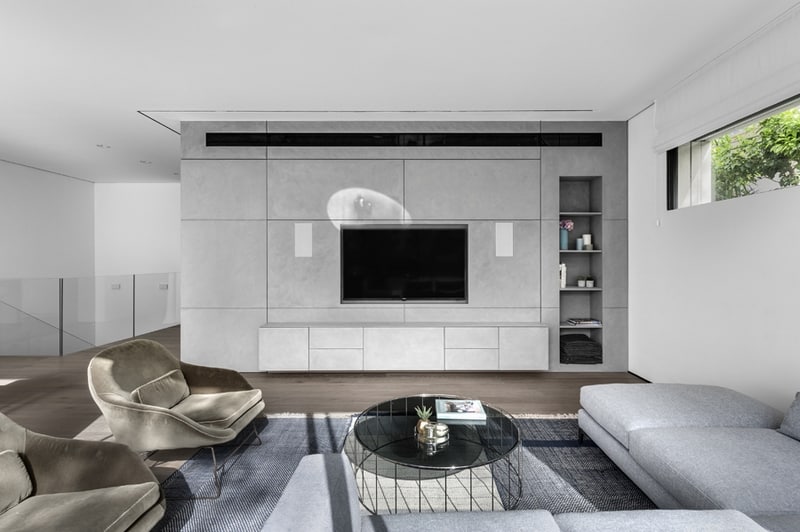 קיר טלוויזיה בטוני