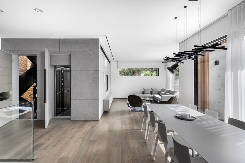 פינת אוכל מבט לכניסה