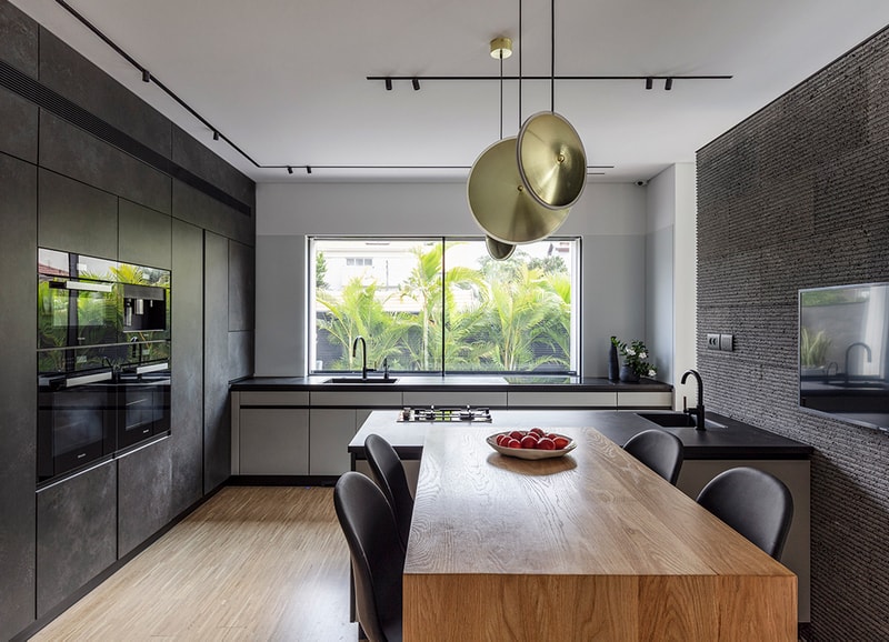 מטבחהמשלב עץ וגרניט בצבע אפור