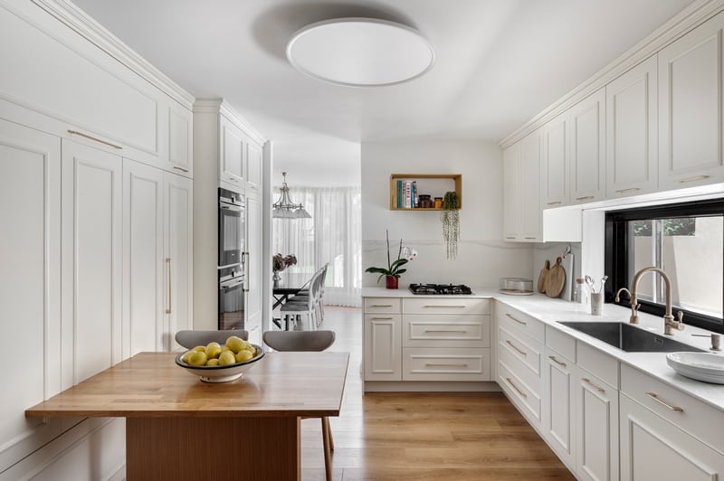 מטבח לבן קלאסי